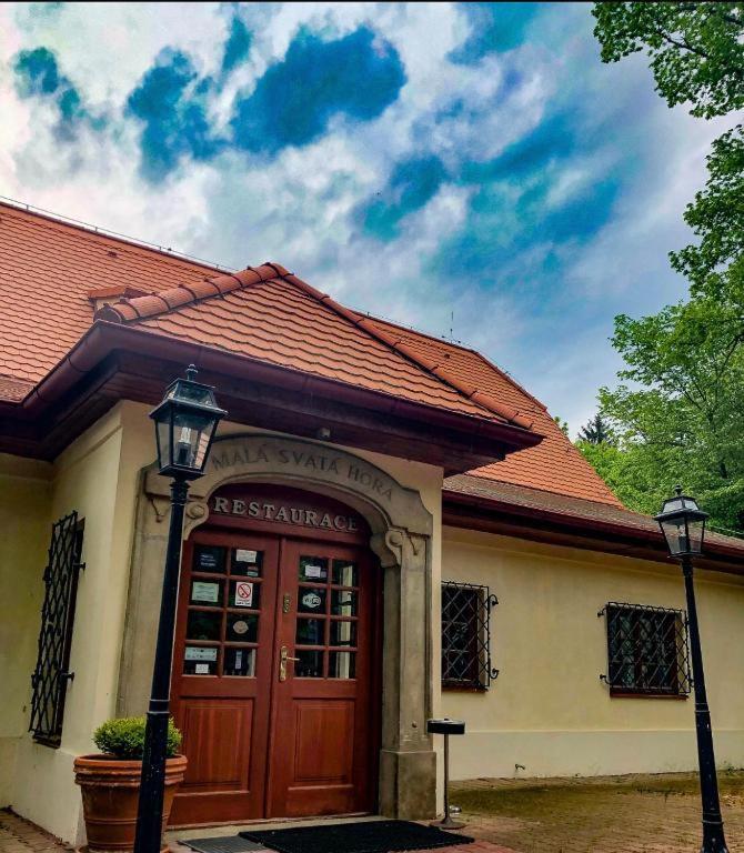 Mala Svata Hora - Penzion & Restaurace Mnisek pod Brdy Exterior photo